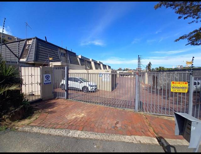 2 BEDROOM TOWNHOUSE FOR SALE IN MAYVILLE